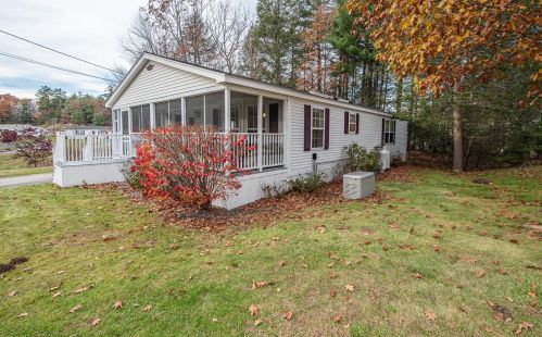 135 Heather Ln, Hampstead, NH 03841 exterior