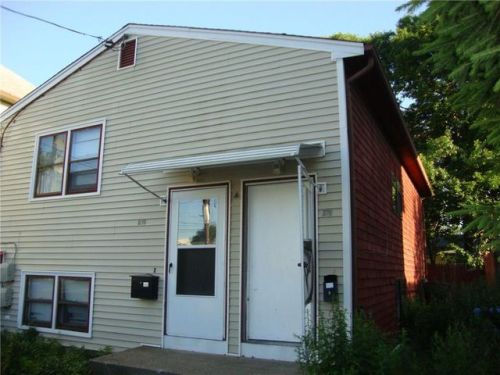 576 Admiral St, Providence, RI 02908 exterior