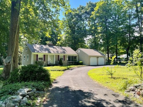 26 Harvey Rd, Ridgefield, CT 06877 exterior