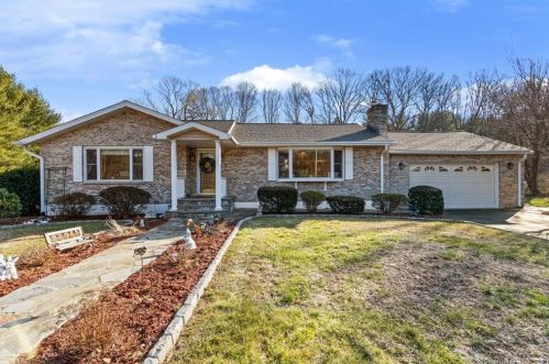 5 Cedar Hill Dr, Bridgeport, CT 06611 exterior