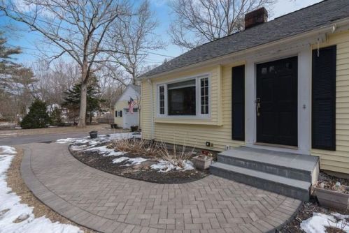 1676 West St, Mansfield, MA 02048 exterior