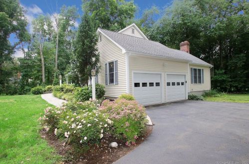 369 Nichols Ave, Huntington, CT 06484 exterior