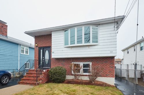 102 Cecilian Ave, Pt Of Pines, MA 02151 exterior
