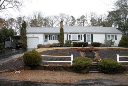 14 Masthead Ln, Centerville, MA 02632 exterior