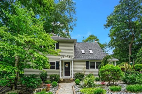 94 Clear Lake Rd, North-Branford, CT 06471 exterior