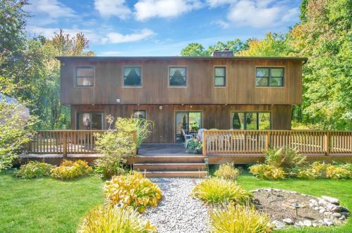 81 Crouch Rd, Amston, CT 06231 exterior