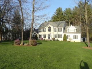19 Chandler Dr, Londonderry, NH 03053 exterior