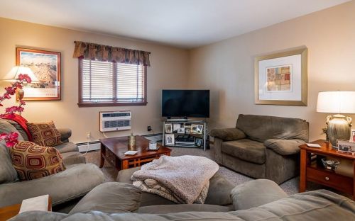 4 Pleasant Ave, Johnston, RI 02911 exterior