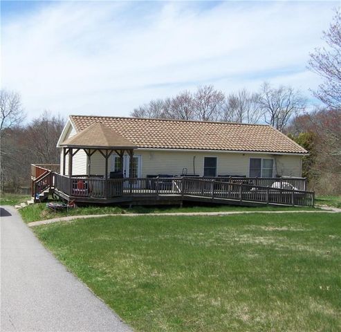 10 Edgewood Ave, Hopkinton, RI 02804 exterior