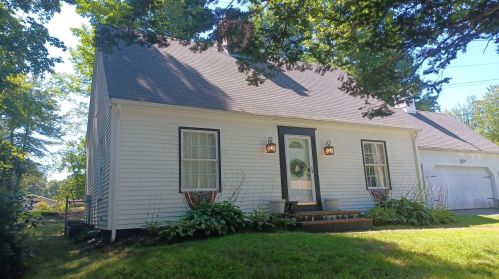 4 Woodside Dr, Lewiston, ME 04240 exterior