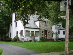 127 Gordon Rd, Newton, MA 02468 exterior