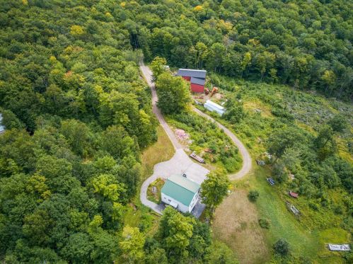 33 Old Rumney Rd, Rumney, NH 03266 exterior