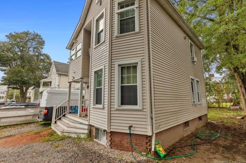 39 Hewitt Ct, Bridgeport, CT 06607 exterior