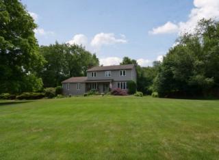 49 Pinewood Ln, Huntington, CT 06484 exterior