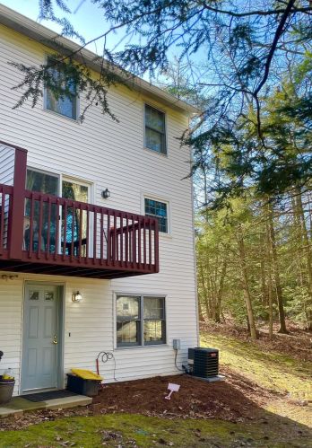 49 Lochmere Ln, Nashua, NH 03063 exterior