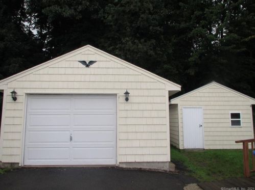 195 Country Club Rd, New Britain, CT 06053 exterior