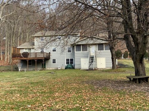 33 Treeland Rd, Huntington, CT 06484 exterior