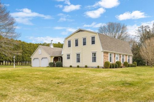 4 Stott Dr, Norwich, CT 06351 exterior