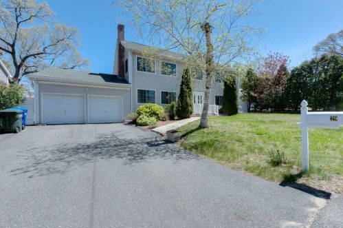 29 Pine Hill Rd, Springfield, MA 01118 exterior