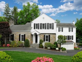 22 Echo Ln, Greenwich, CT 06830 exterior