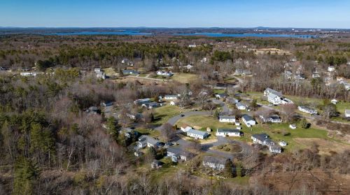 16 Aberdeen Dr, Stratham, NH 03885 exterior
