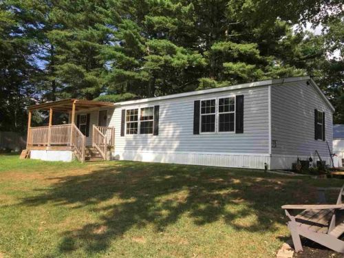 11 Debra Ave, Raymond, NH 03077 exterior