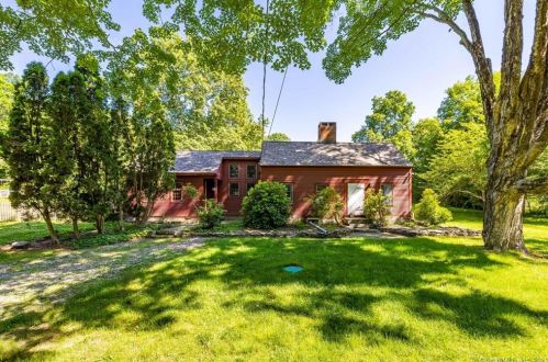 28 Old Chestnut Hill Rd, East Hampton, CT 06424 exterior