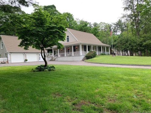 39 Center St, Windsor, CT 06095 exterior