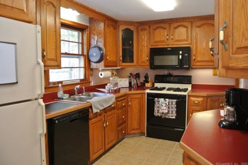 11 Schenone Ct, Plainville, CT 06062 exterior
