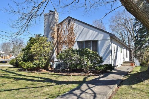 2 Brookway Rd, Providence, RI 02906 exterior