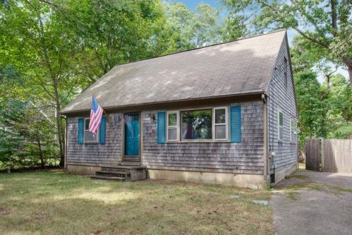 18 Milton St, Teaticket, MA 02536 exterior