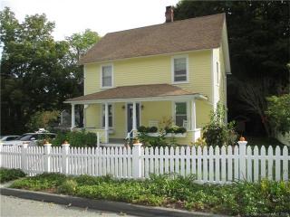 15 Maple St, Chester, CT 06412 exterior