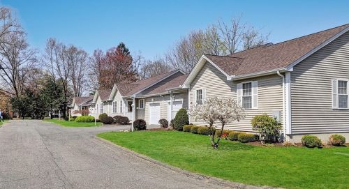 4 Laura Ave, Easthampton, MA 01027 exterior