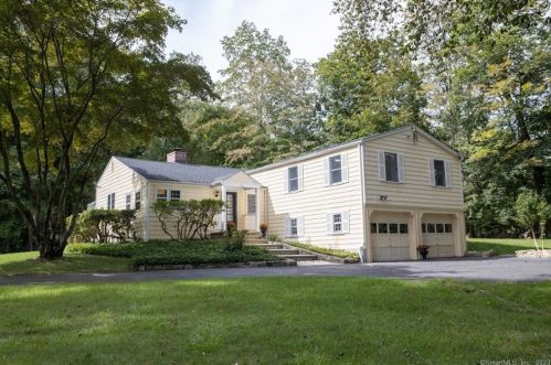72 Dabney Rd, New Canaan, CT 06840 exterior
