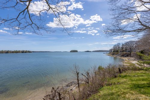 70 Maquoit Dr, Freeport, ME 04032 exterior