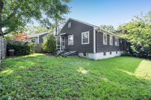 5 Manomet Rd, Winchester, MA 01890 exterior