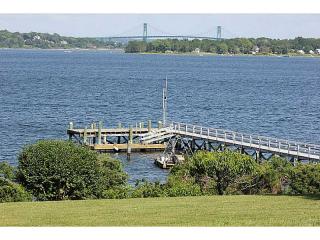 461 Poppasquash Rd, Bristol, RI 02809 exterior