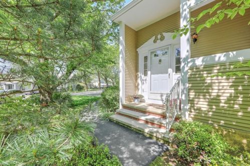 70 Arbor Dr, Providence, RI 02908 exterior