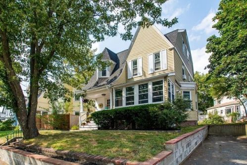 17 Pleasant St, Winthrop, MA 02152 exterior