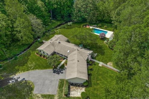 198 Bayberry Rd, New Canaan, CT 06840 exterior