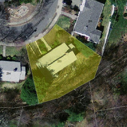 290 Woodcliff Rd, Newton, MA 02461 aerial view