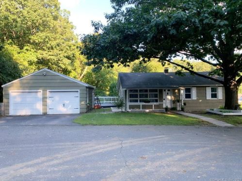 16 Forestwood Dr, Waterbury, CT 06708 exterior