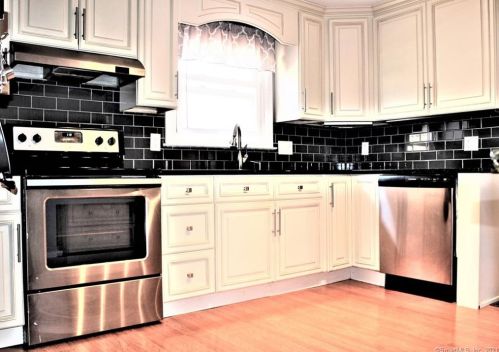 31 Highview Ter, Middletown, CT 06457 exterior