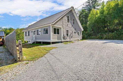 6 Pike St, Henniker, NH 03242 exterior