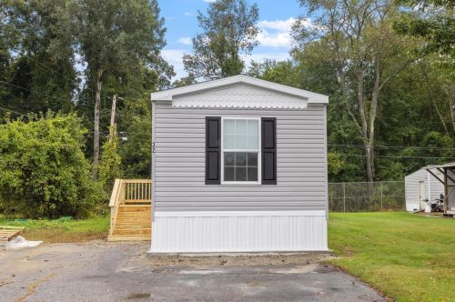 32 Longmeadow Dr, Concord, NH 03301 exterior