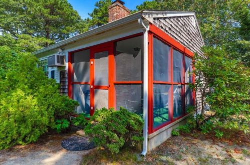 18 Chestnut St, Yarmouth, MA 02664 exterior
