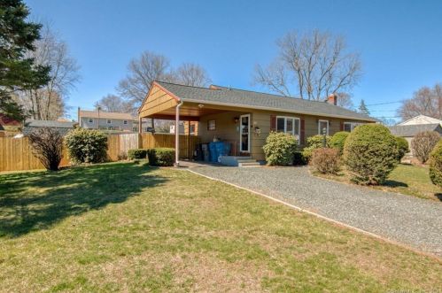 39 Rogers Ln, Enfield, CT 06082 exterior