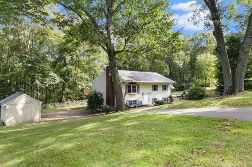 11 Kevin Rd, Niantic, CT 06357 exterior