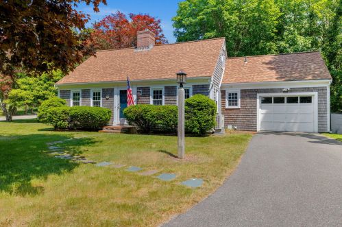 11 View Crest Dr, Falmouth, MA 02540 exterior