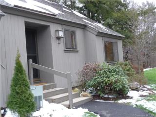 17 Heritage Dr, Avon, CT 06001 exterior